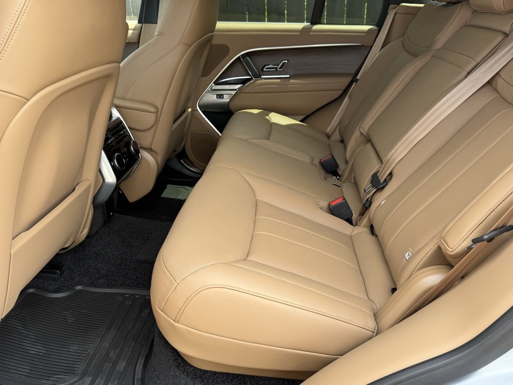 New 2025 Land Rover Range Rover SE image 32
