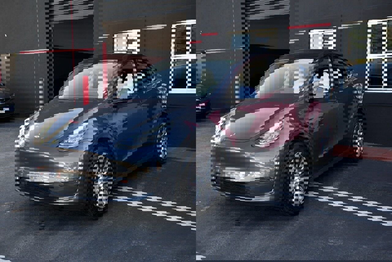 Used 2021 Tesla Model Y Long Range image 3