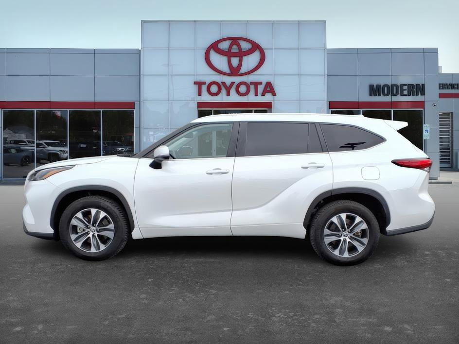 Used 2023 Toyota Highlander XLE image 8