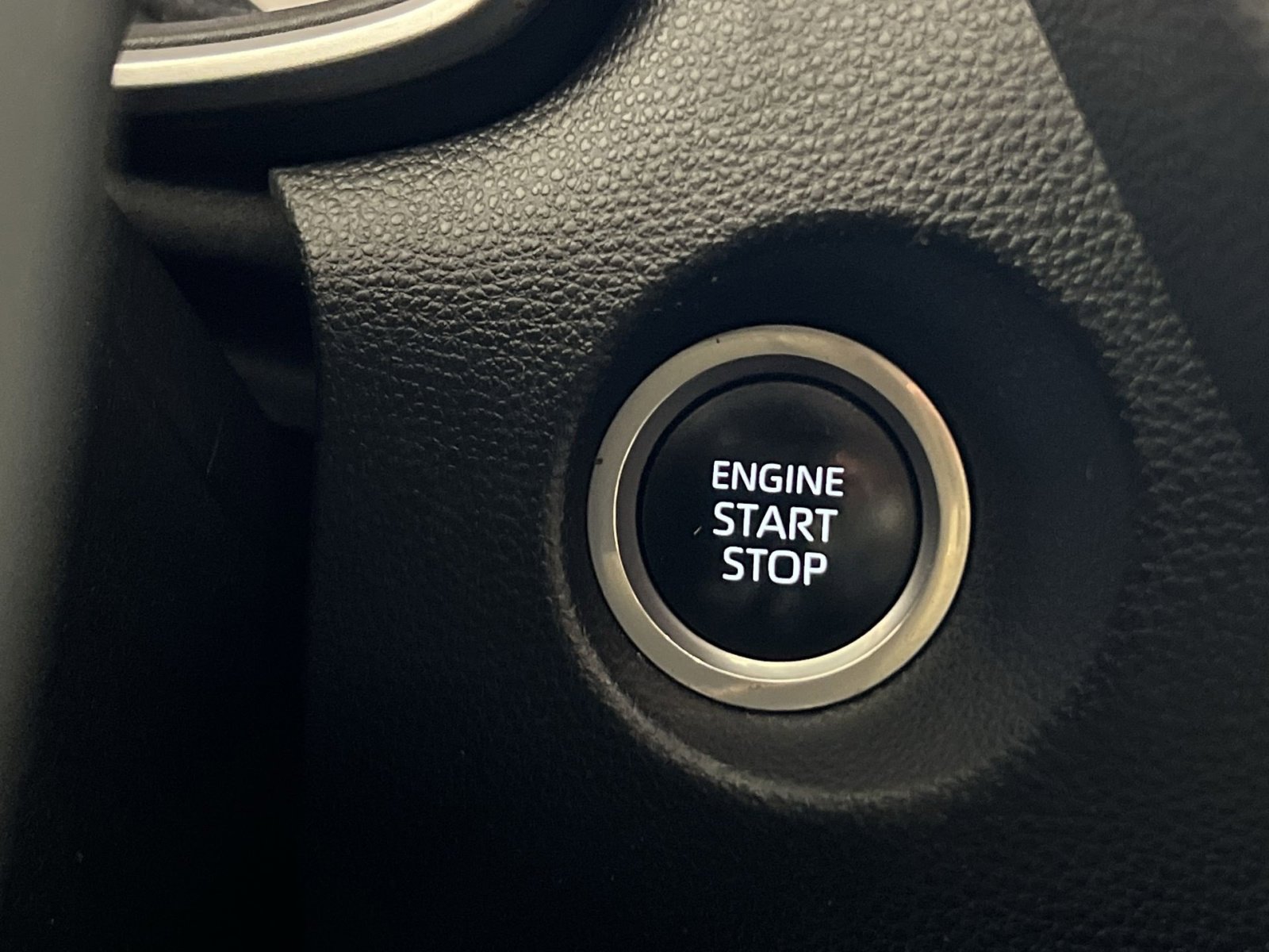 Used 2023 Toyota Corolla Cross XLE image 34