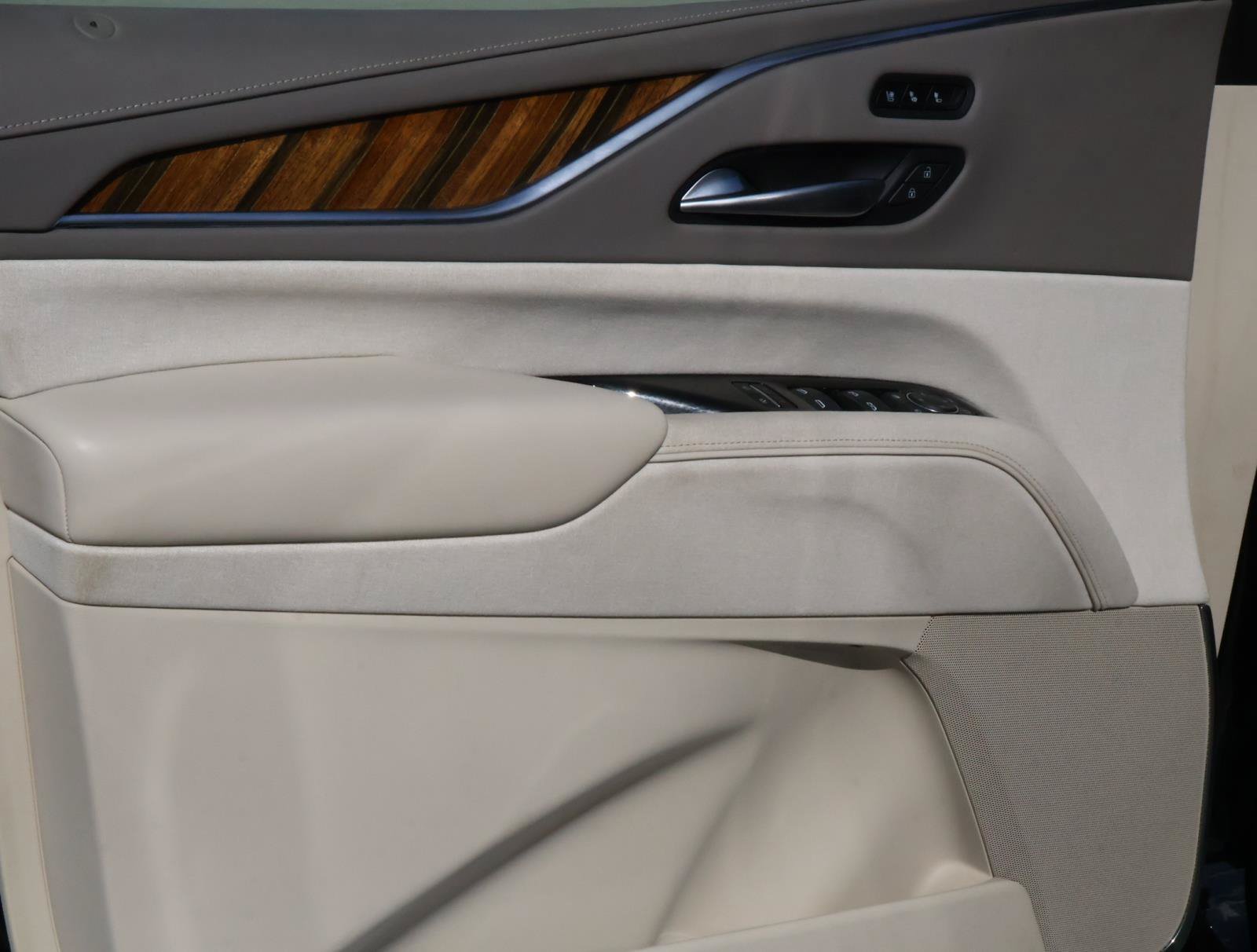Used 2023 Cadillac Escalade Sport Platinum AWD/4WD image 19