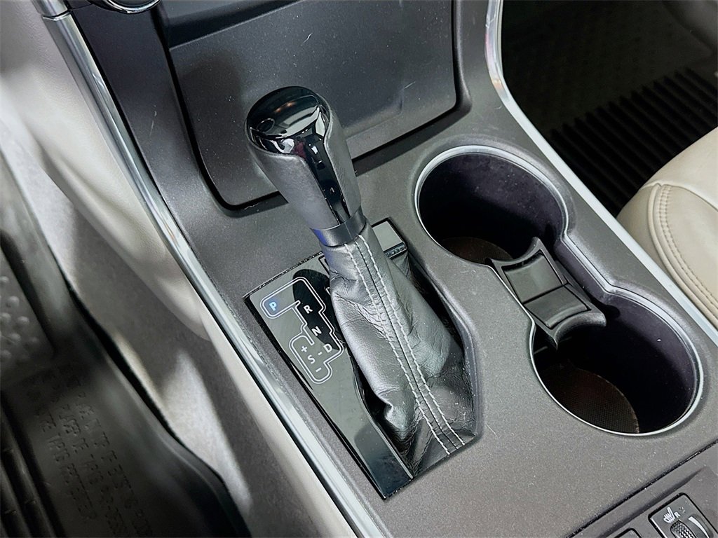 Used 2017 Toyota Camry XLE image 16