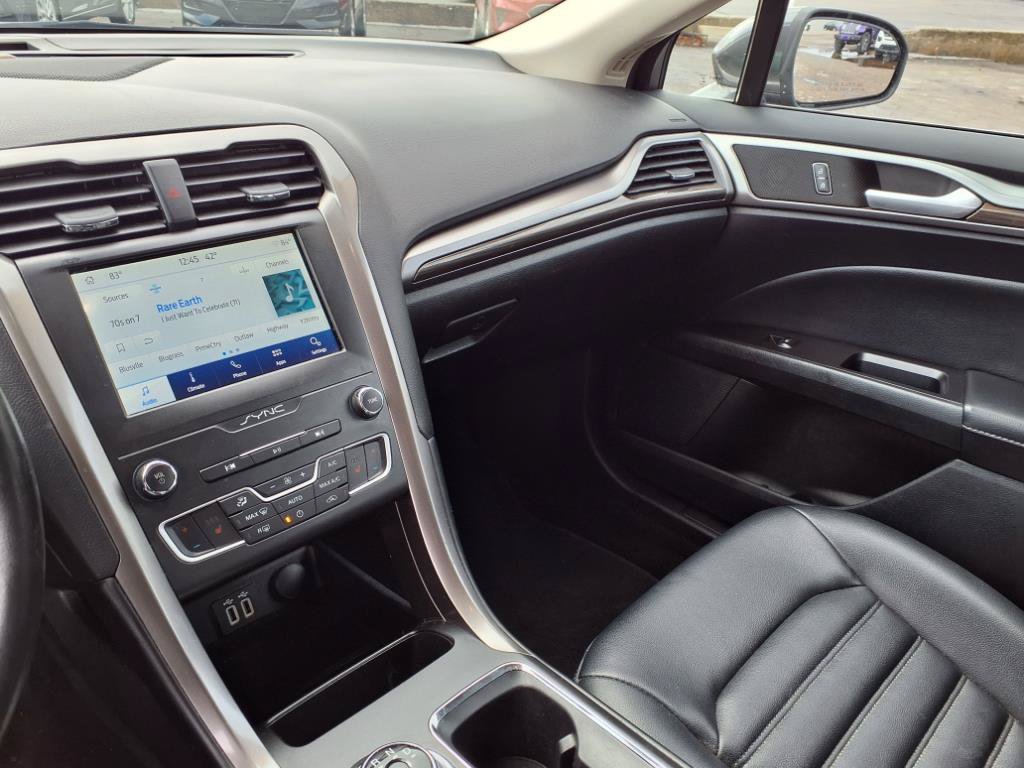 Used 2019 Ford Fusion SEL FWD image 19