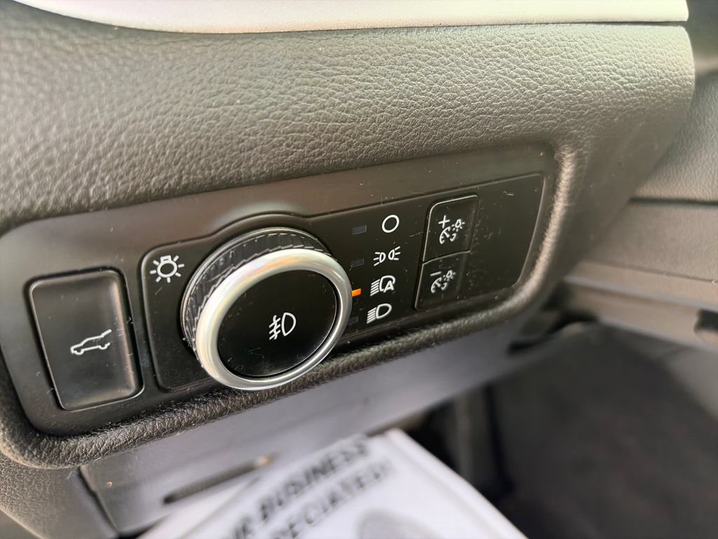 Used 2024 Ford Explorer XLT w/ Equipment Group 202A AWD/4WD image 17
