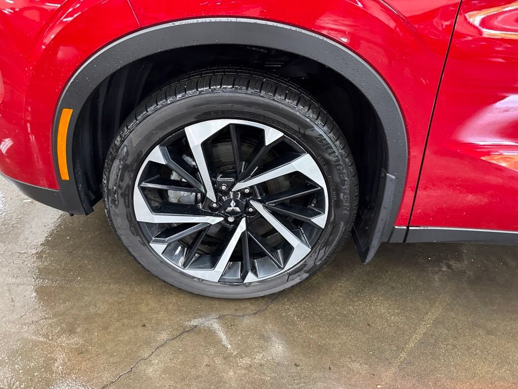 Used 2024 Mitsubishi Outlander AWD image 11