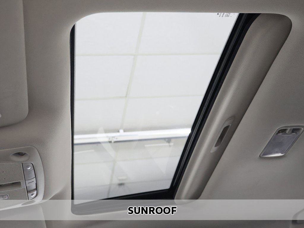 Used 2018 Nissan Rogue Sport SL w/ SL Premium Package image 2