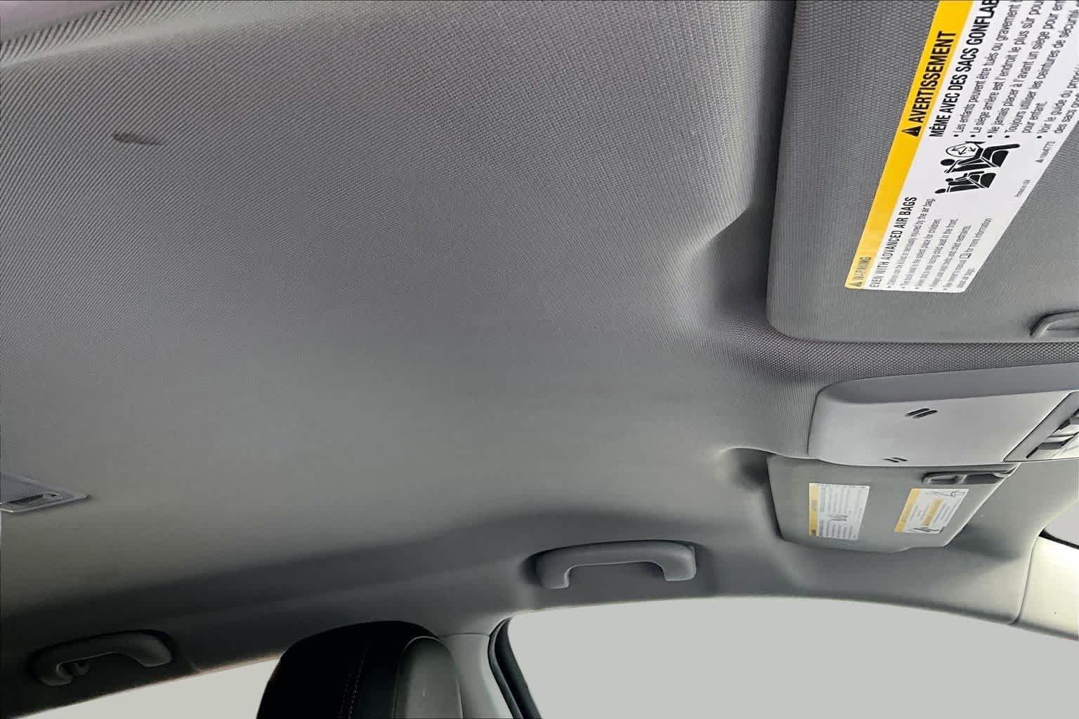 Used 2019 Chevrolet Trax LT w/ LT Convenience Package FWD image 14