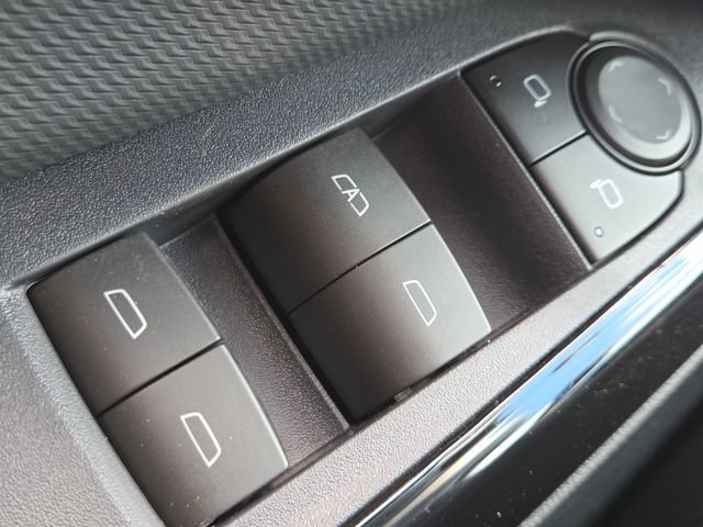 Used 2026 Chevrolet Equinox LT w/ Safety and Technology Package FWD image 28
