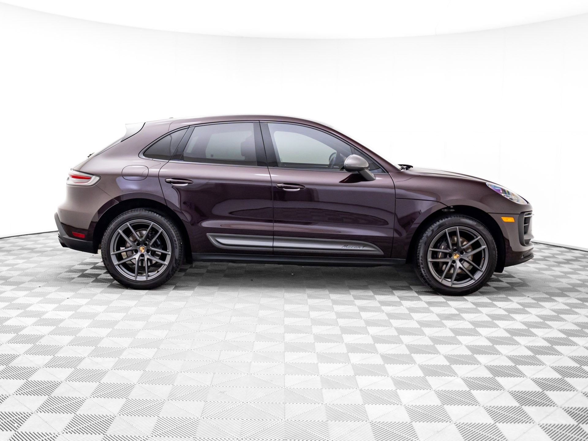 Certified 2024 Porsche Macan Turbo image 8