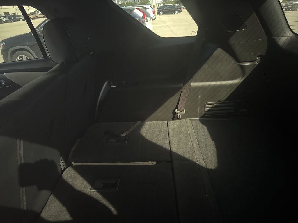 Used 2022 Chevrolet Traverse LS FWD image 12