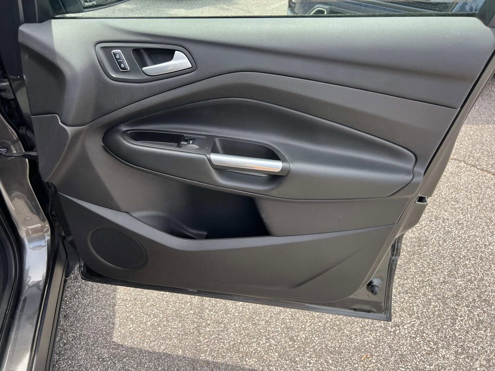 Used 2015 Ford Escape SE FWD image 14