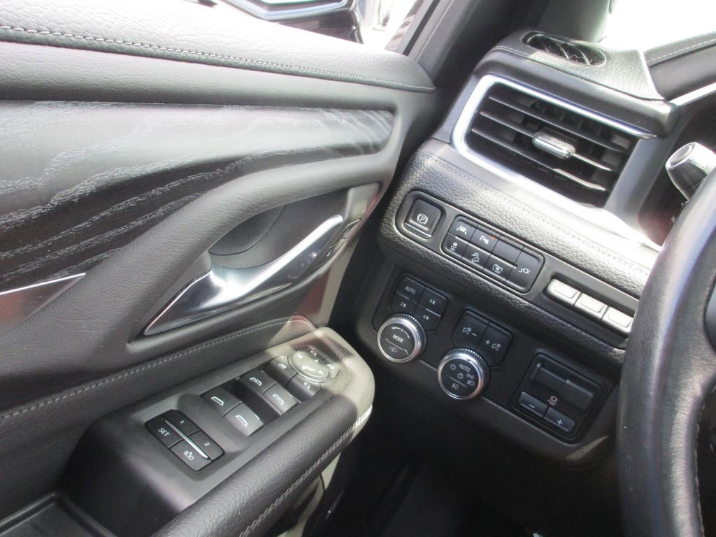 Used 2022 GMC Yukon Denali w/ Denali Ultimate Package AWD/4WD image 33
