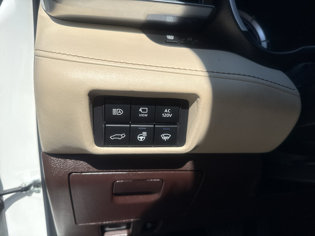 Used 2022 Toyota Highlander Limited FWD image 16