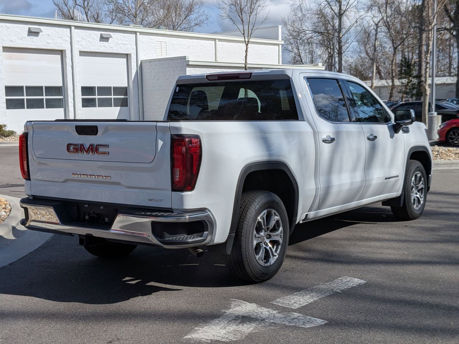 Used 2025 GMC Sierra 1500 SLT image 3