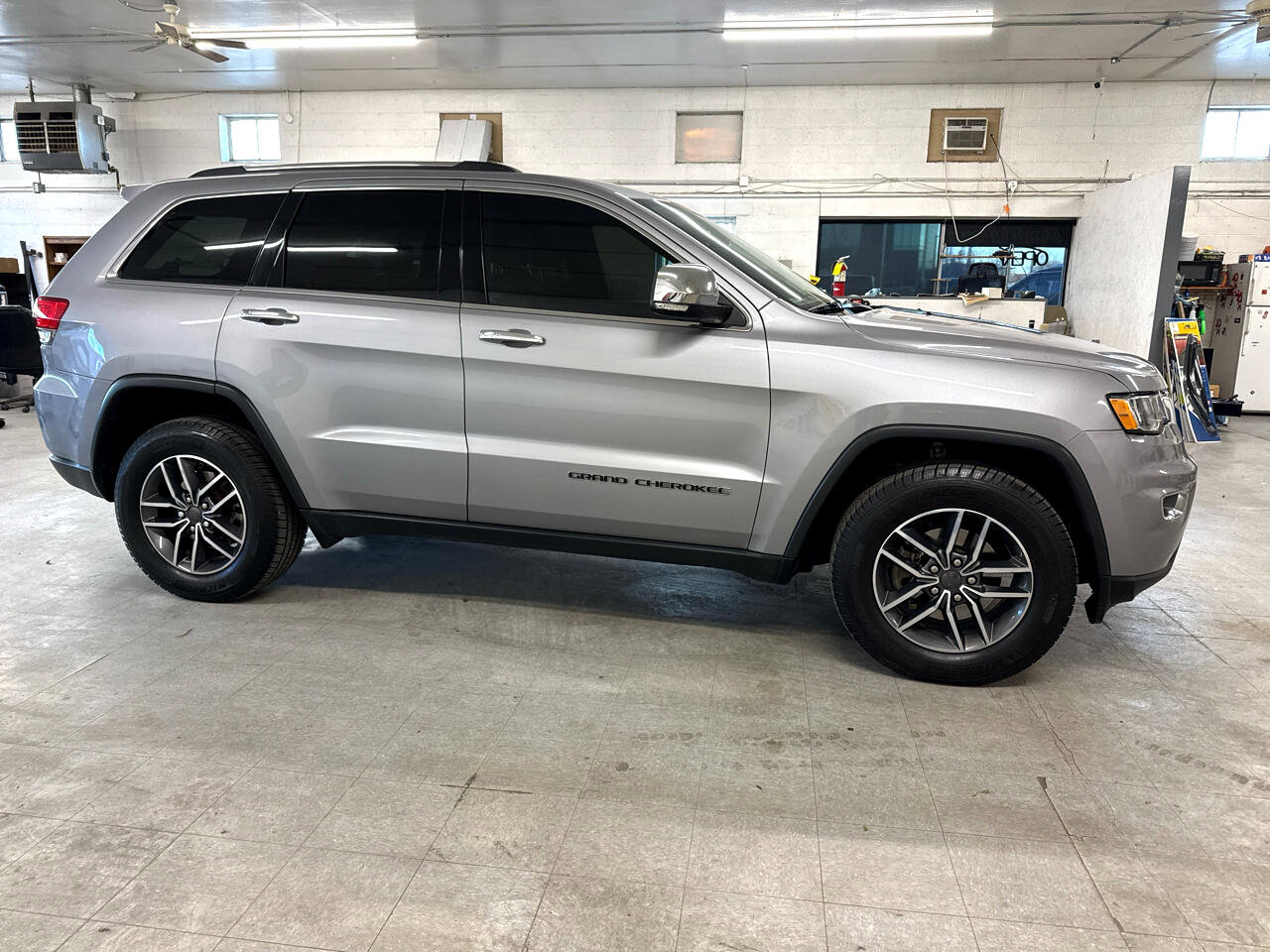 Used 2019 Jeep Grand Cherokee Limited image 5