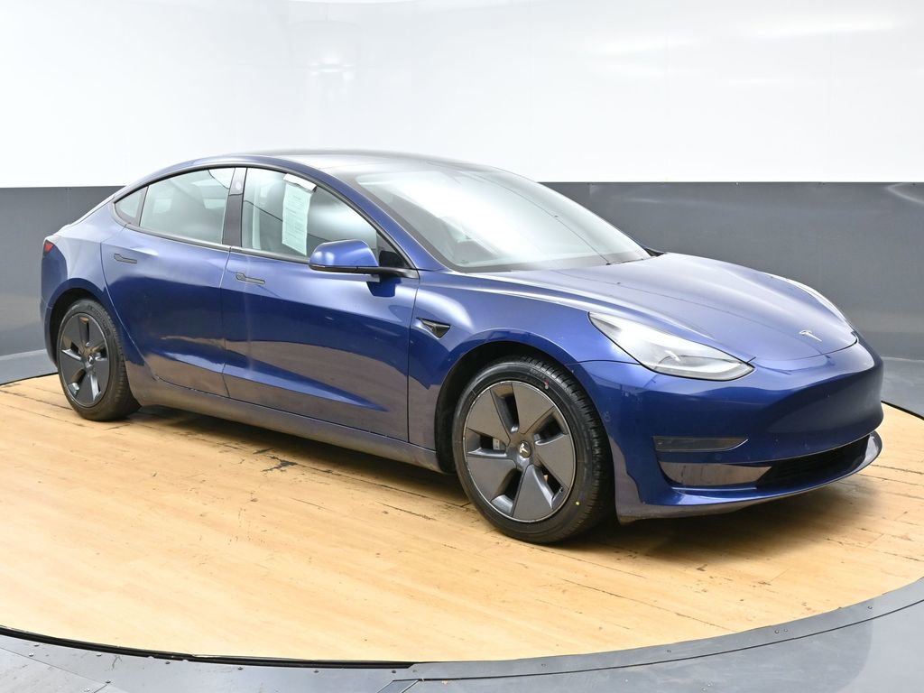 Used 2021 Tesla Model 3 Standard Range Plus image 3