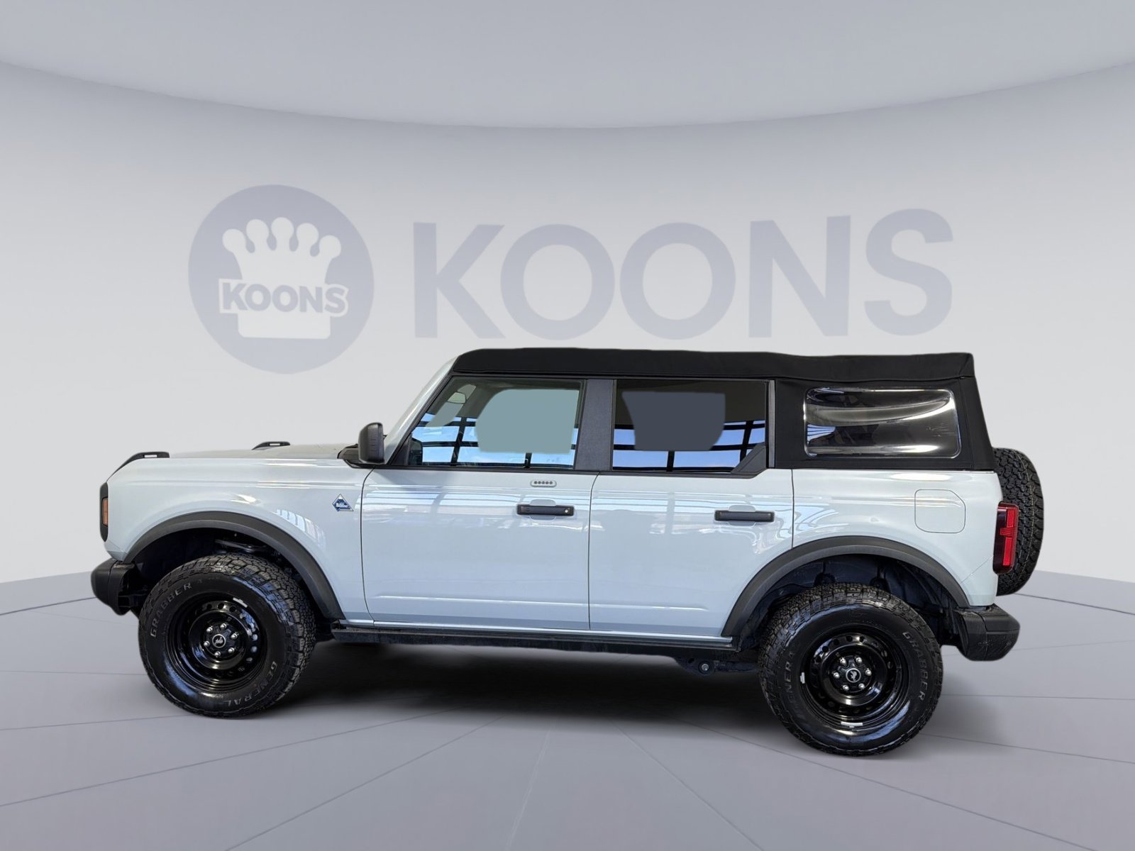 Used 2023 Ford Bronco Black Diamond image 2