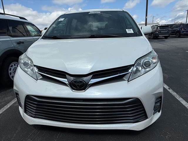 Used 2020 Toyota Sienna XLE FWD image 3