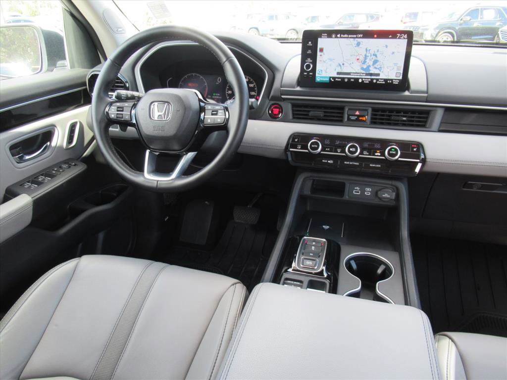 Used 2023 Honda Pilot Touring image 14
