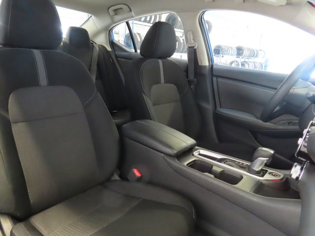 Used 2025 Nissan Sentra SV FWD image 6