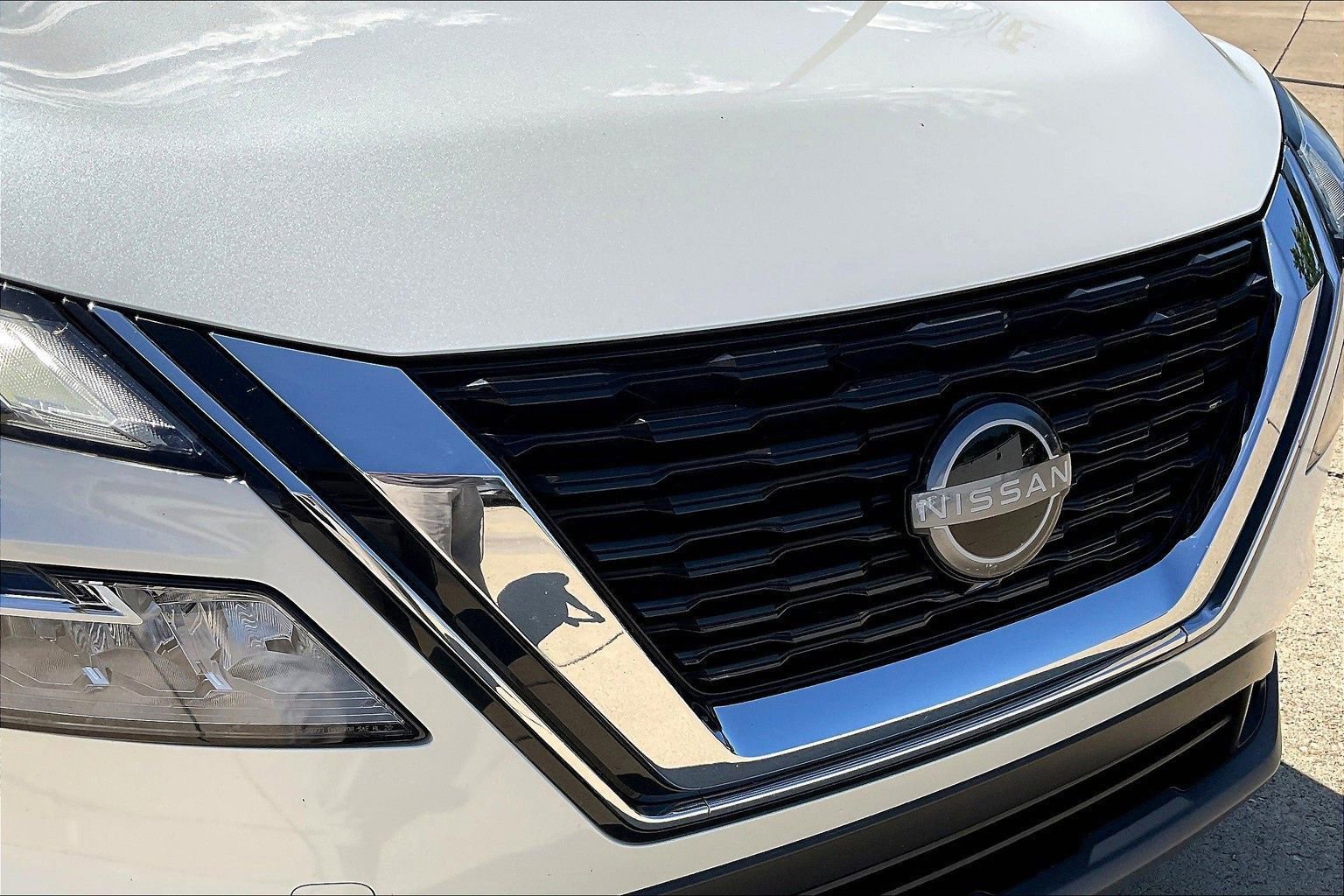 Certified 2022 Nissan Rogue SV image 35