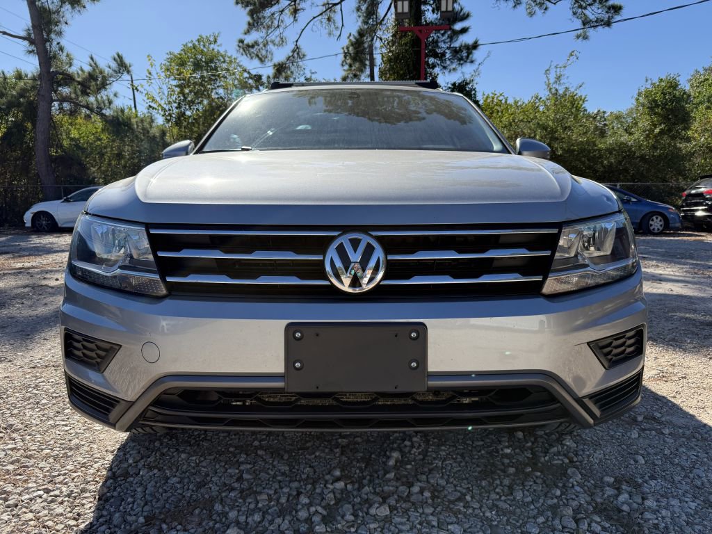 Used 2021 Volkswagen Tiguan SE w/ Panoramic Sunroof Package AWD/4WD image 2