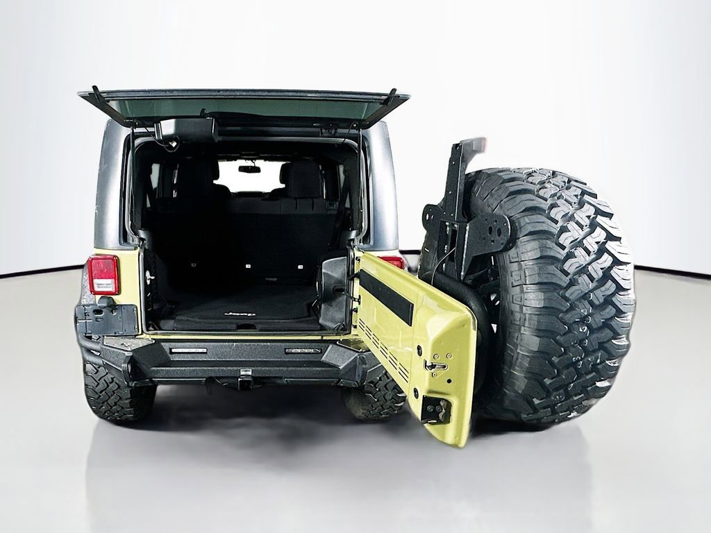 Used 2013 Jeep Wrangler Unlimited Rubicon w/ Connectivity Group image 28