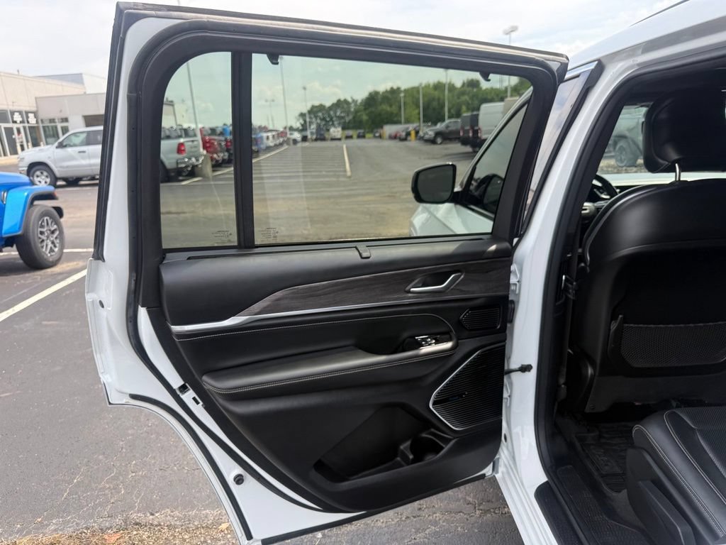 Used 2021 Jeep Grand Cherokee L Overland w/ Advanced Protech Group III AWD/4WD image 37