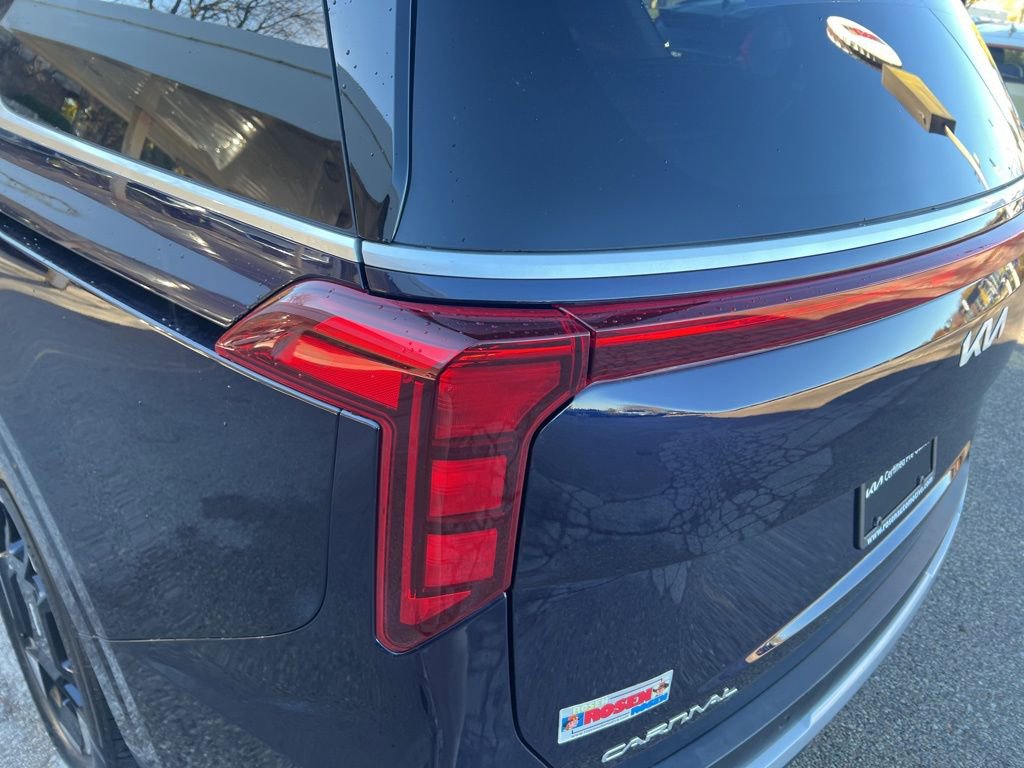 Certified 2025 Kia Carnival EX image 32
