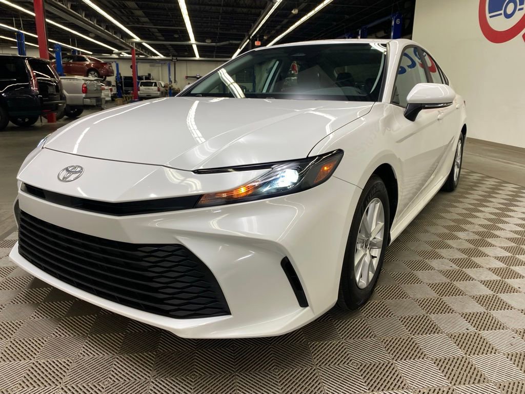 Used 2025 Toyota Camry LE w/ Convenience Package image 4