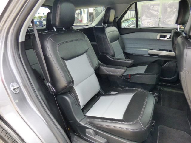Used 2024 Ford Explorer XLT w/ Equipment Group 202A RWD image 19