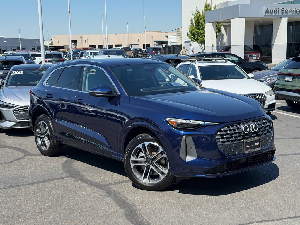Used 2025 Audi Q5 Premium w/ Convenience Package AWD/4WD image 3
