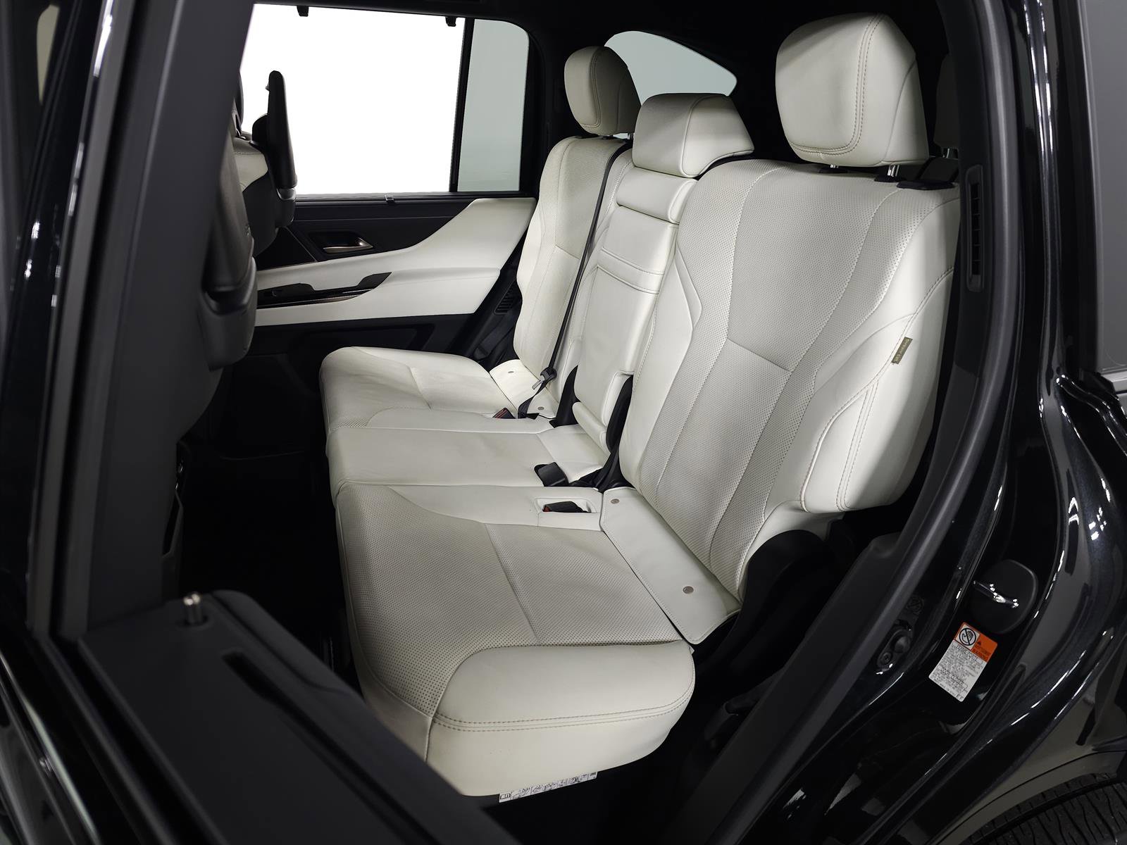 Certified 2024 Lexus LX 600 4WD w/ Appearance Package image 38