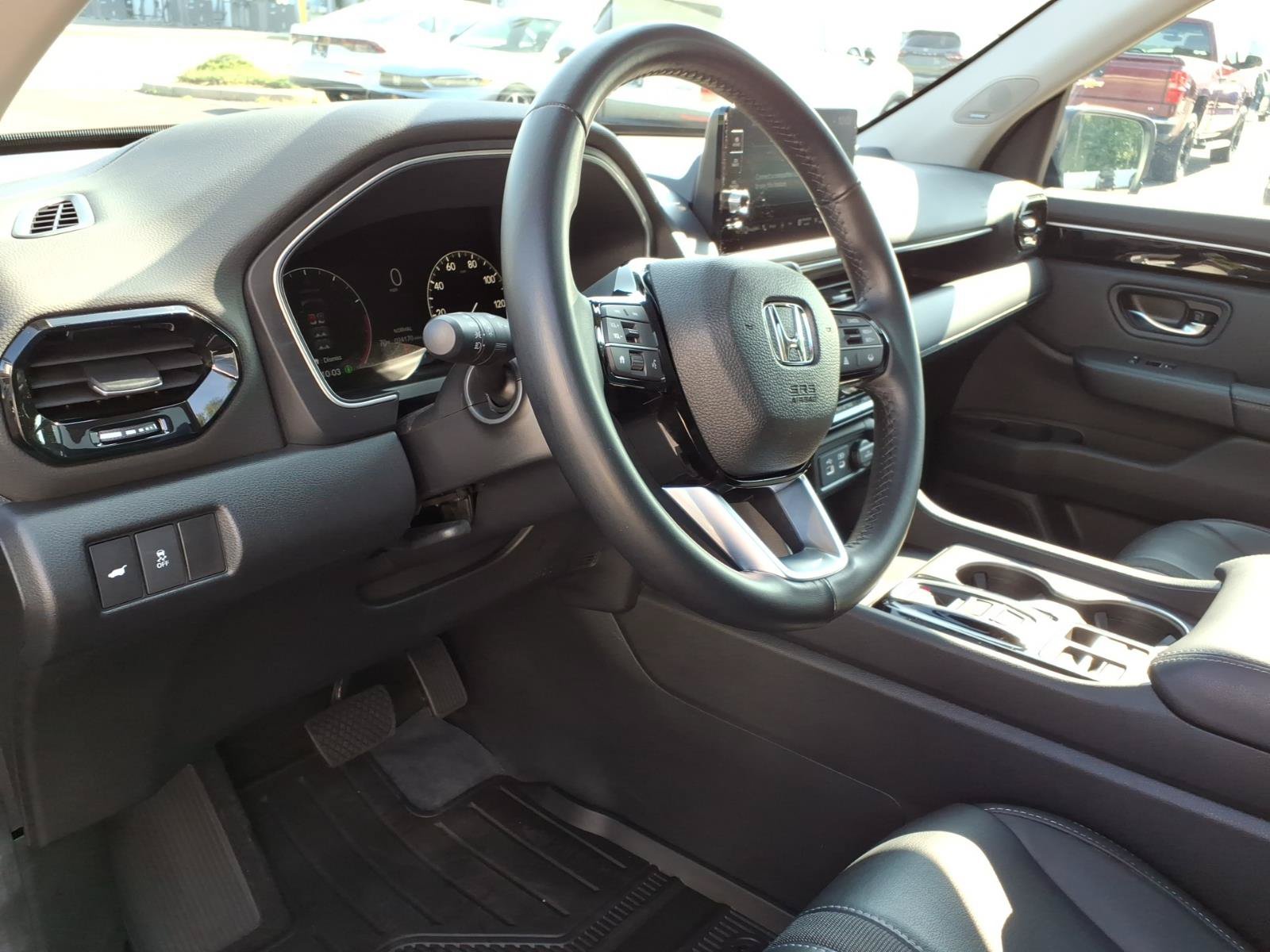 Certified 2025 Honda Pilot Touring image 17