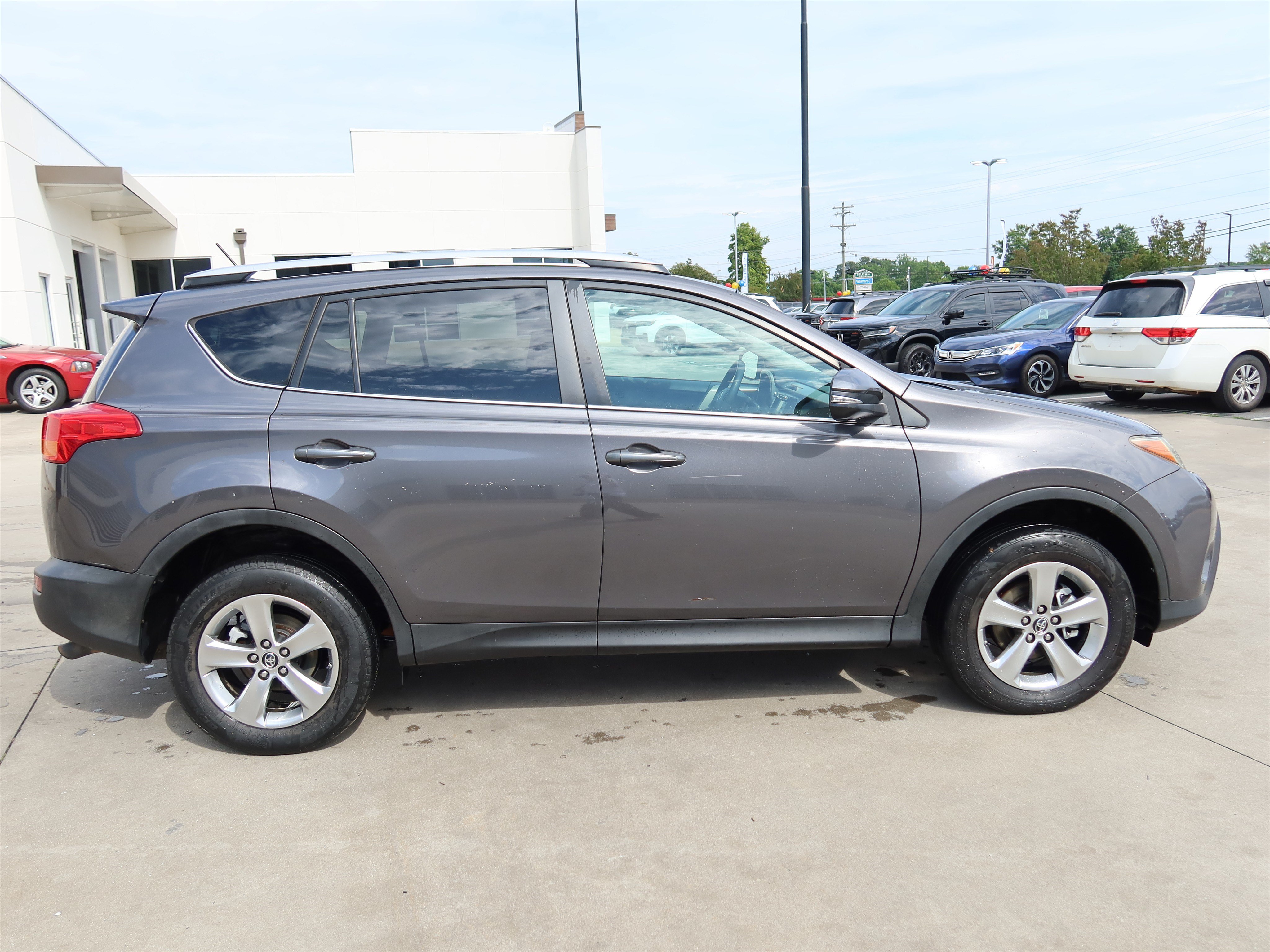 Used 2015 Toyota RAV4 XLE FWD image 3