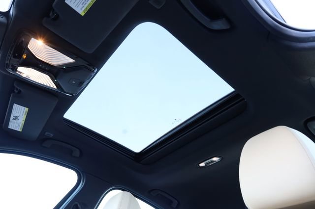 Used 2023 BMW 330i xDrive Sedan w/ Premium Package image 25