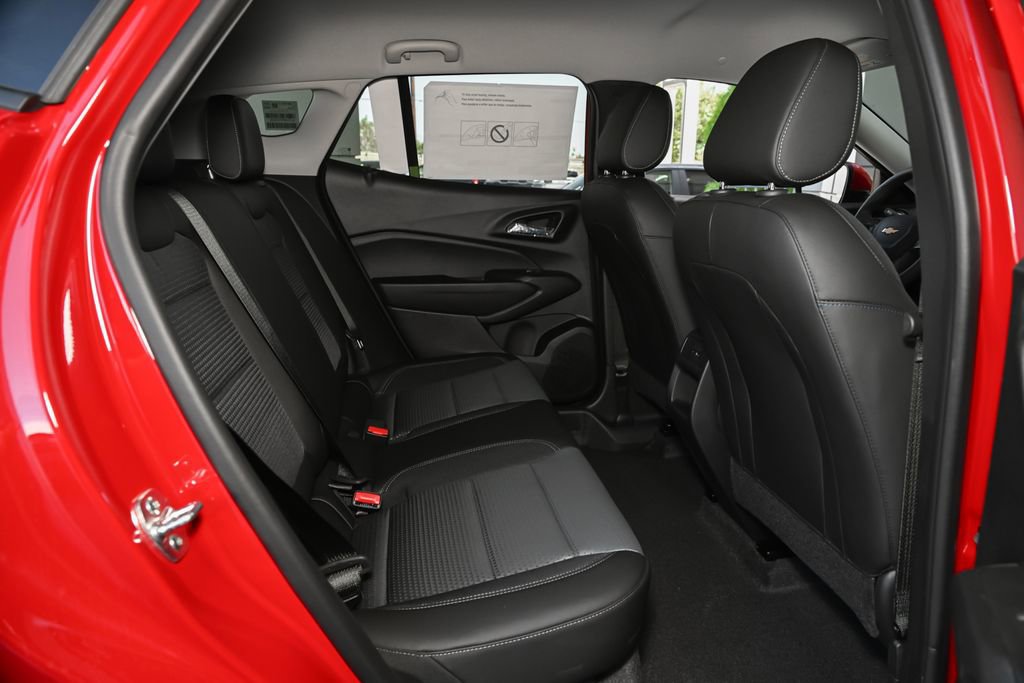 New 2026 Chevrolet Trax LT w/ LPO, Blackout Package FWD image 32