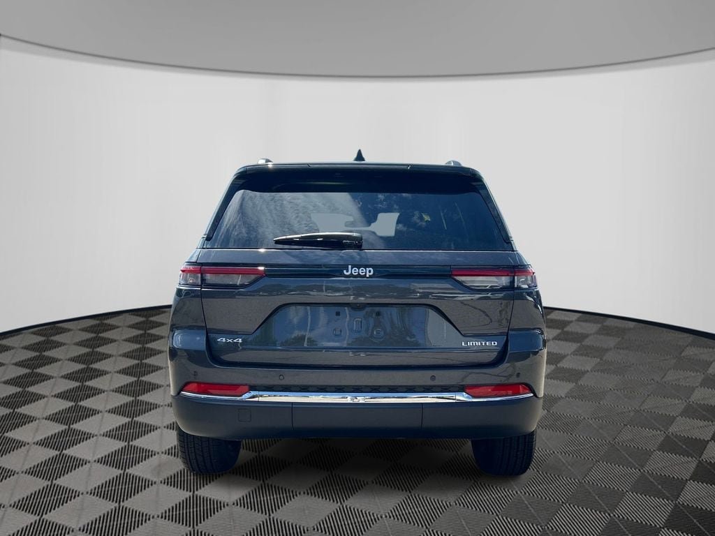 Used 2025 Jeep Grand Cherokee Limited AWD/4WD image 4