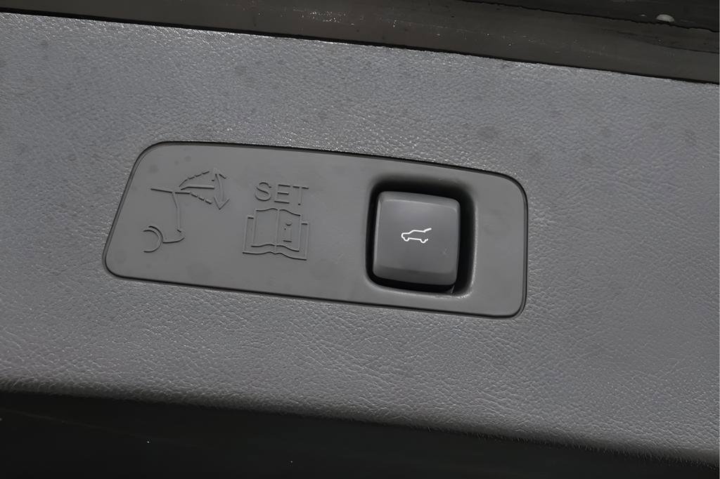 Used 2025 Lincoln Corsair AWD w/ Equipment Group 101A image 27