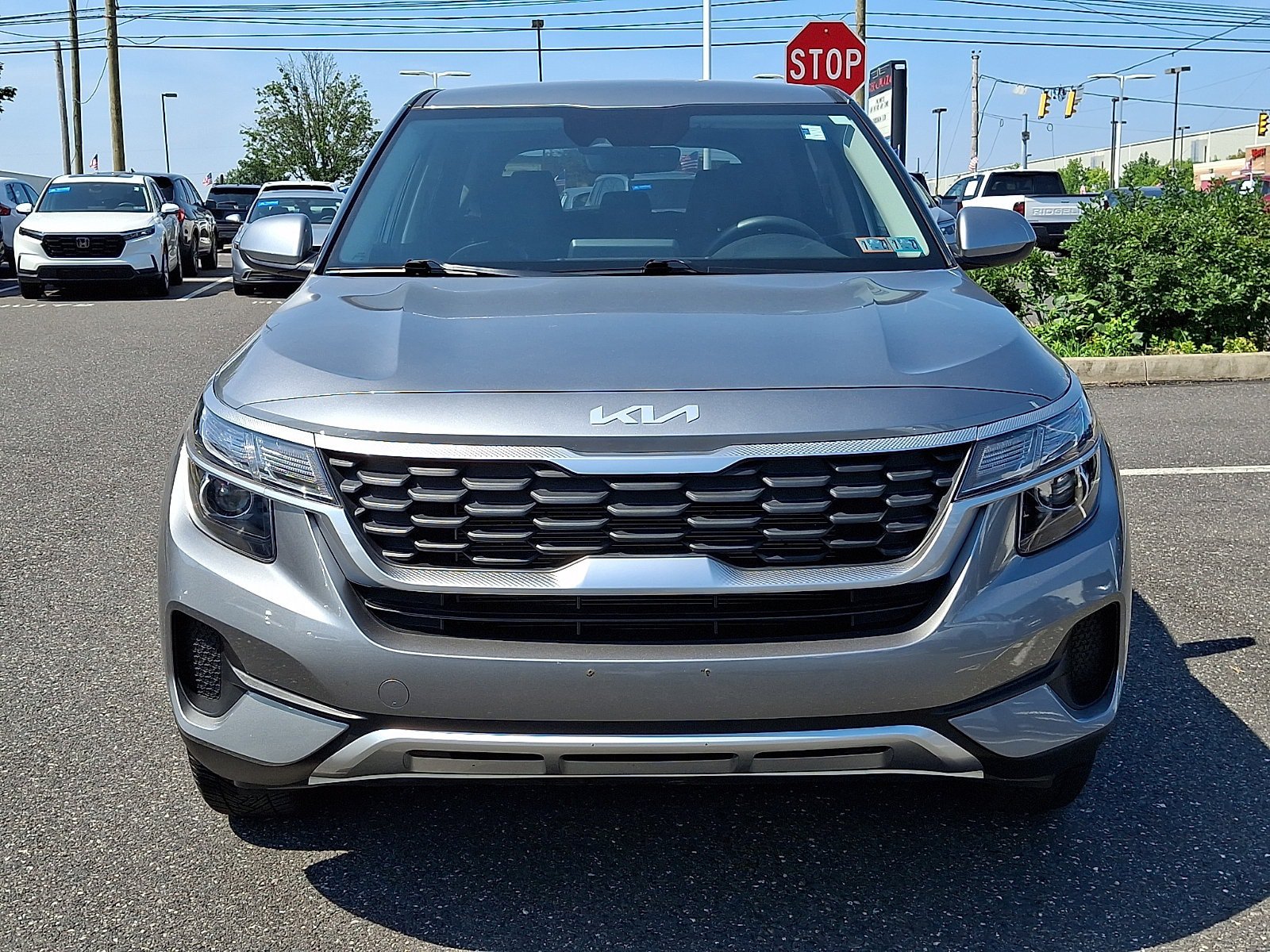Used 2023 Kia Seltos LX AWD/4WD image 2