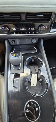 Used 2024 Nissan Rogue SL image 18