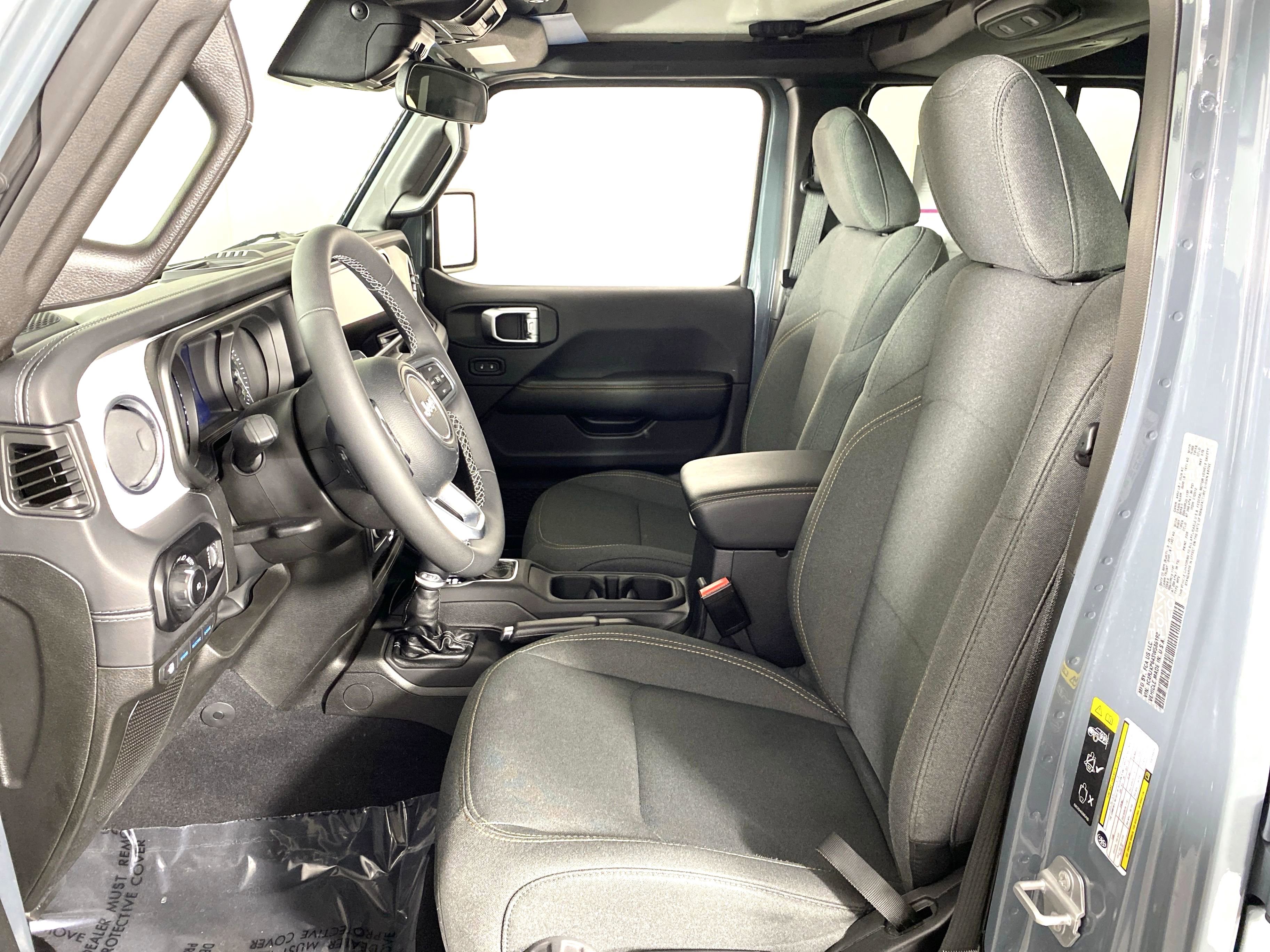 Used 2025 Jeep Wrangler Sahara w/ Safety Group image 15