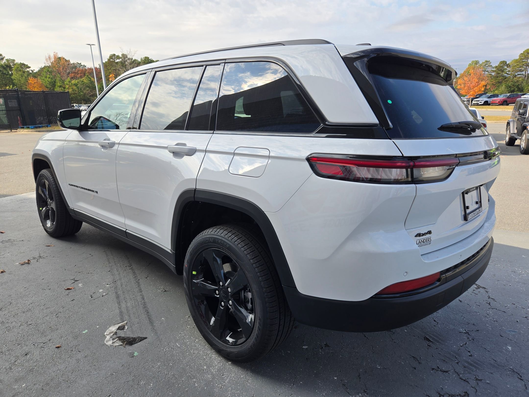 New 2025 Jeep Grand Cherokee Limited w/ Black Appearance Package image 5