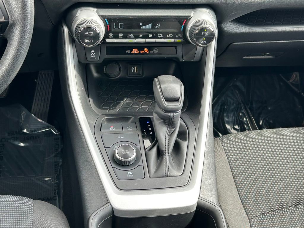 Used 2024 Toyota RAV4 LE AWD/4WD image 21