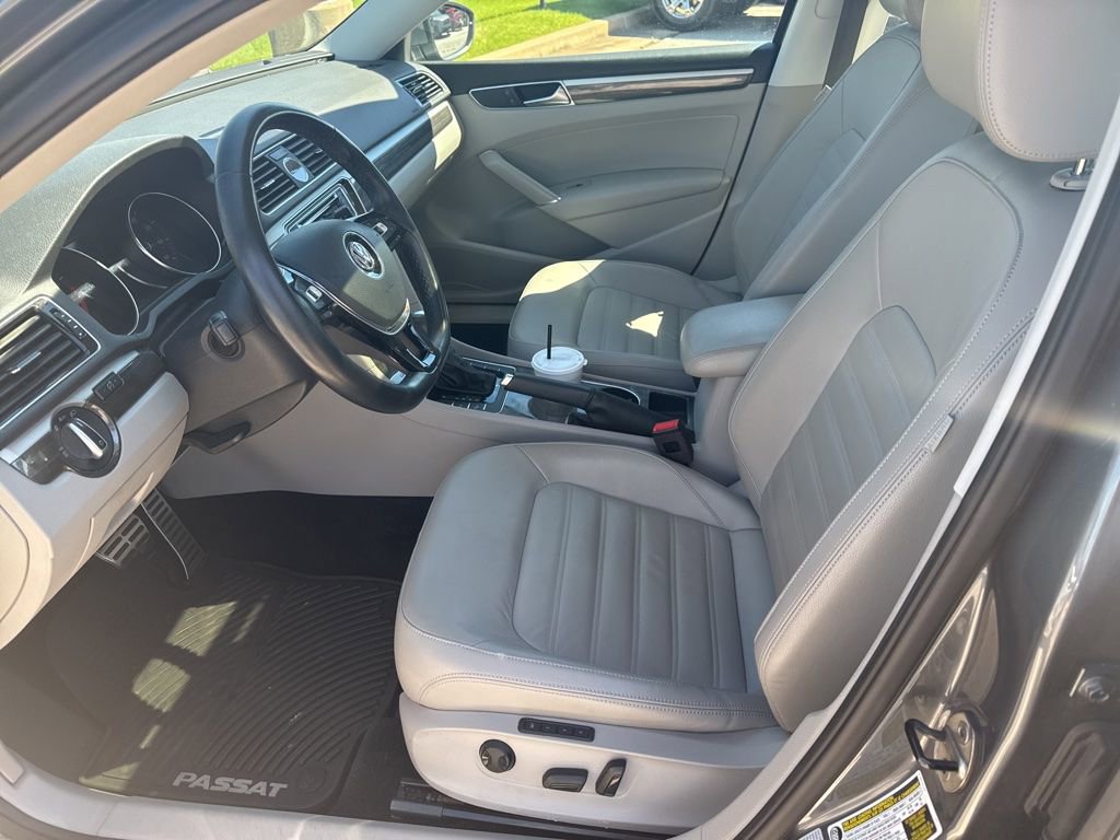 Used 2017 Volkswagen Passat 1.8T SEL Premium image 6
