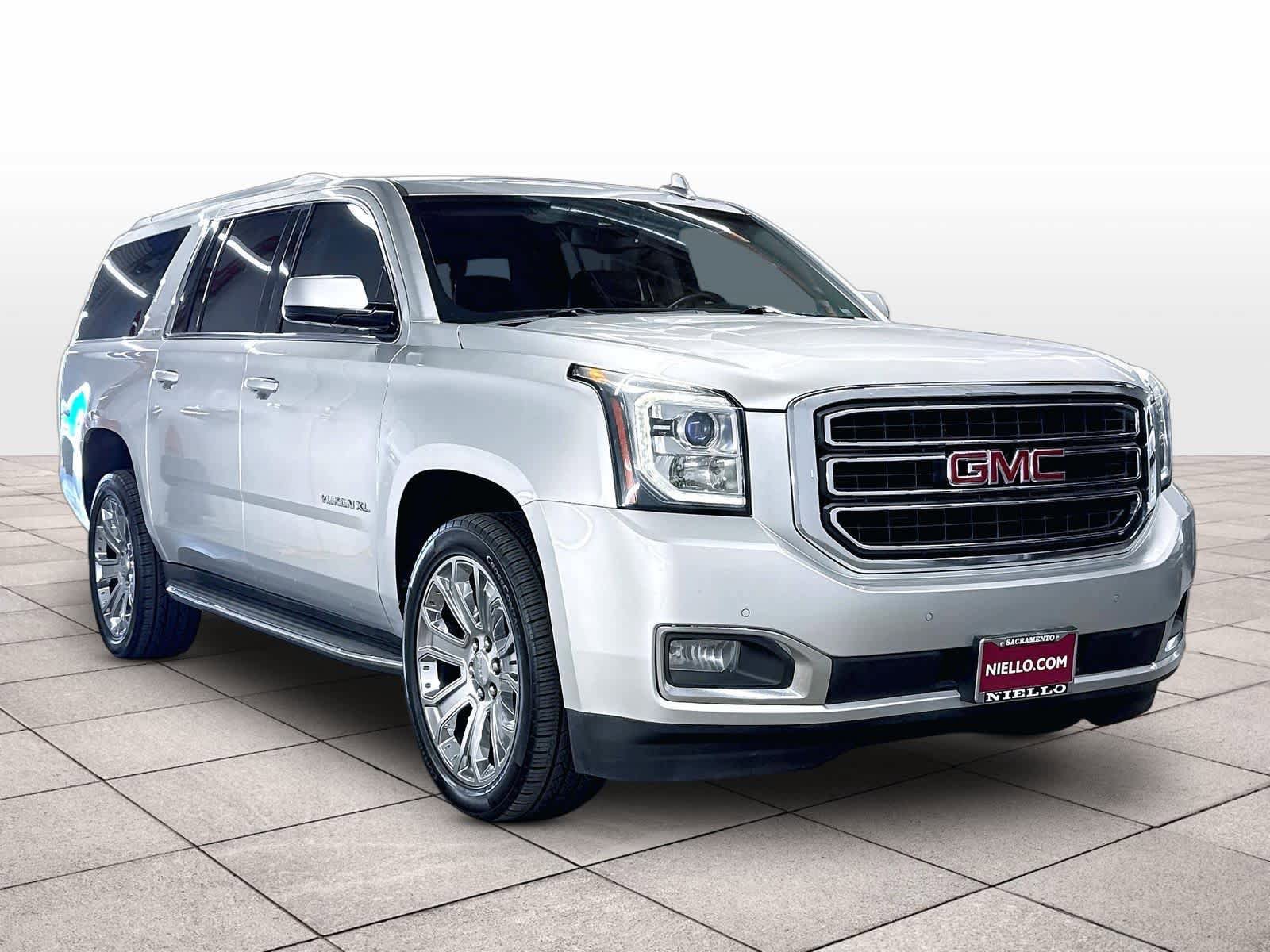 Used 2017 GMC Yukon XL SLT AWD/4WD image 2