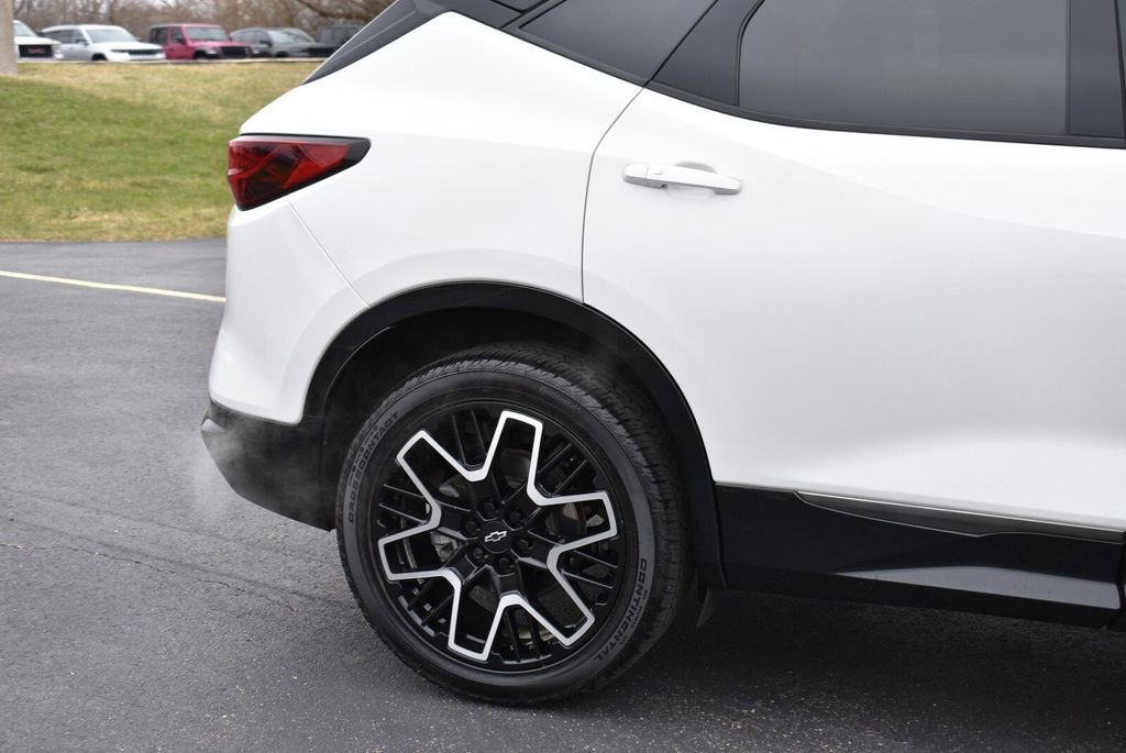 Used 2023 Chevrolet Blazer RS w/ Driver Confidence II Package AWD/4WD image 5