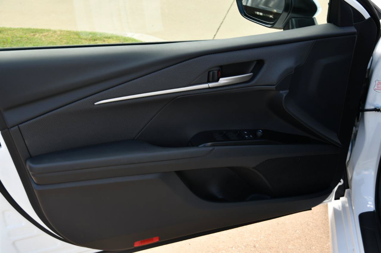 Used 2026 Toyota Camry SE FWD image 7