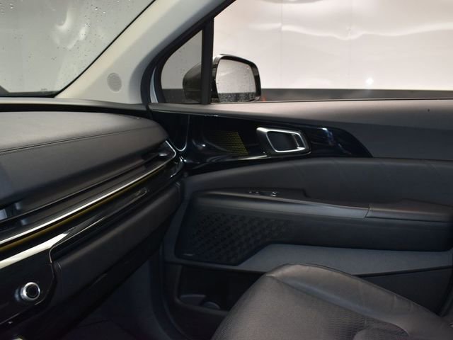 Certified 2025 Kia Carnival SX Prestige image 24