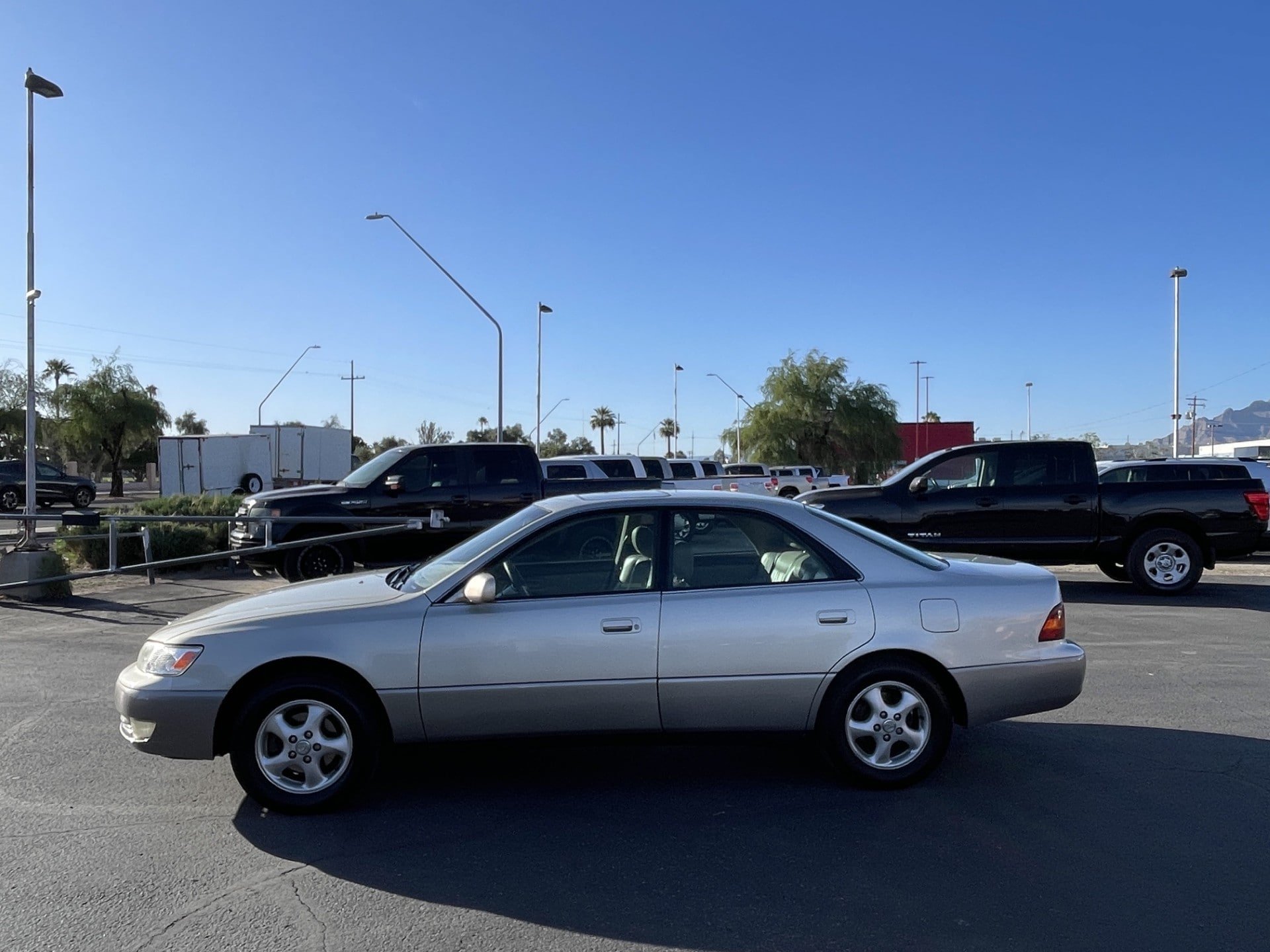 Used 1997 Lexus ES 330 FWD image 2